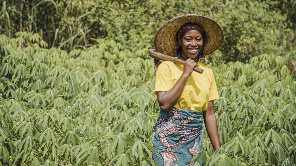 countryside-woman-smiling-field